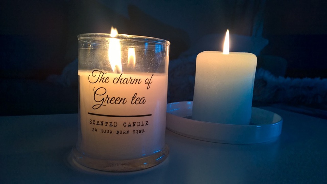 the-scent-of-a-candle-875530-960-720.jpg
